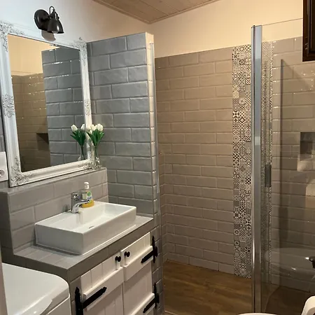 Tulipanos Vendeghaz 아파트 *